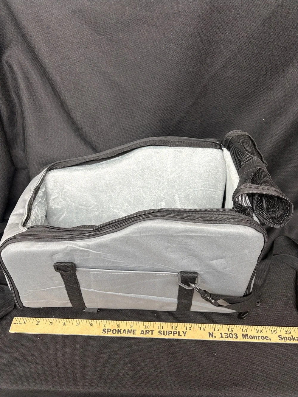 Pet carrier for car console-nwot